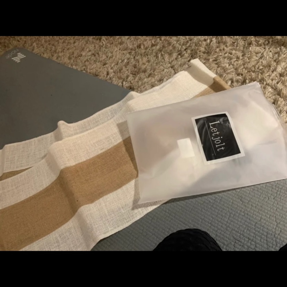 Table runner - Picture 2 of 2